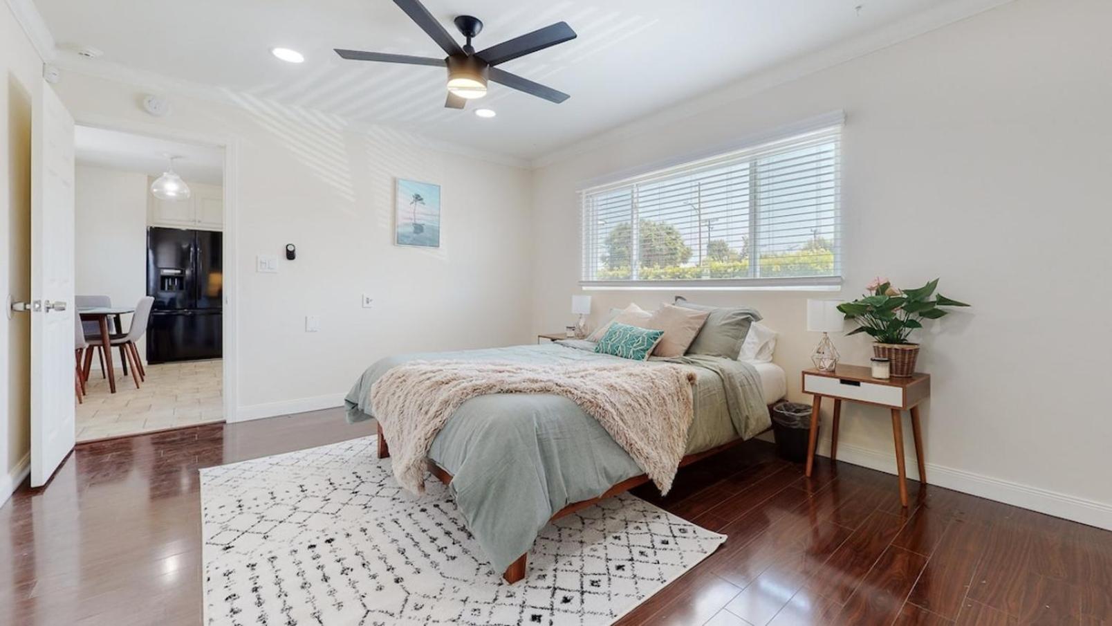 Dazzling Westside 4 Bedroom Home-minutes To The Beach Casa vacanze